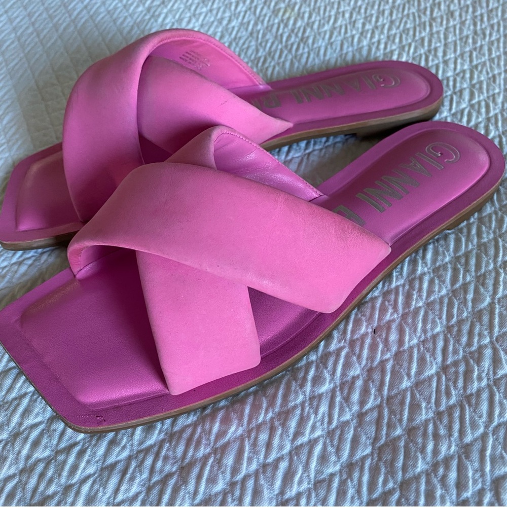 Gianni Bini pink sandals